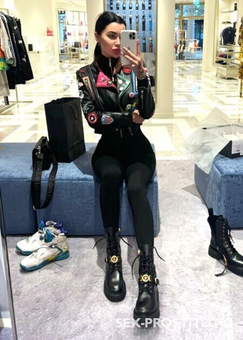  Алина